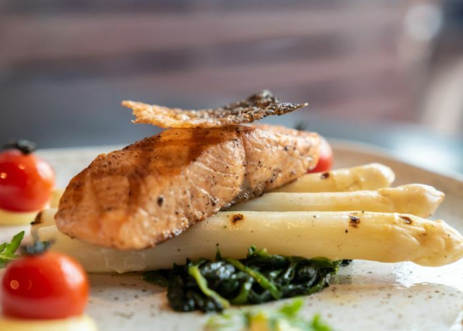 Entrepot du vin asperges gebakken zalm